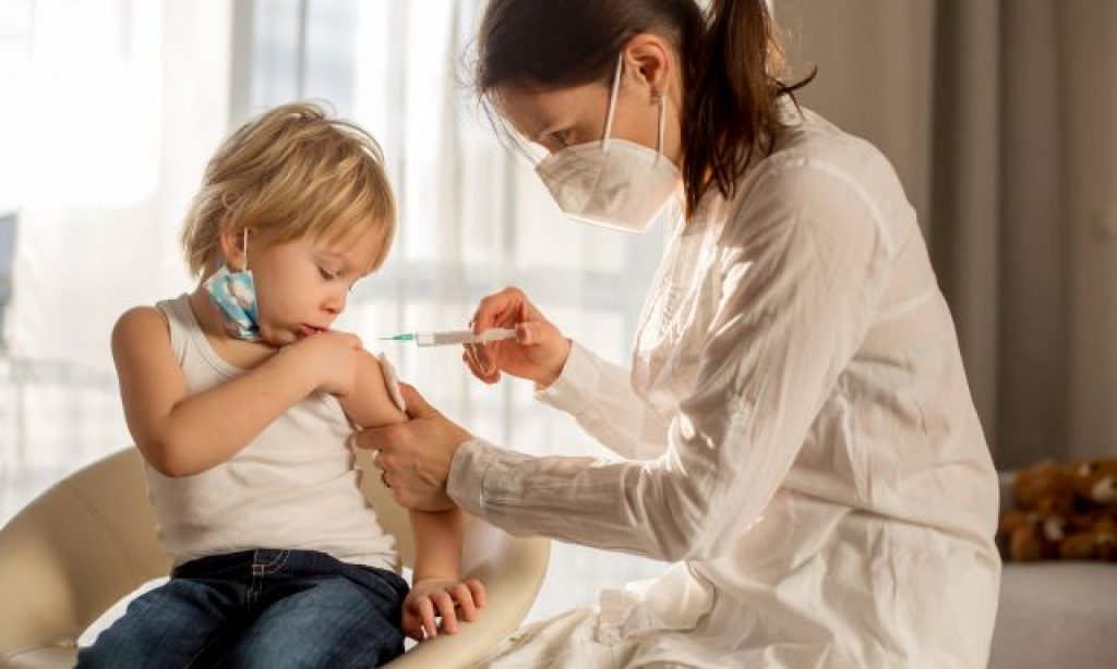 Vakcíny proti COVID-19 – experimenty pokračujú