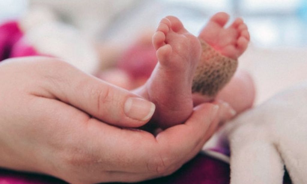 Najmenšie plienočky pre najmenších bojovníkov: Dôležitosť spánku predčasne narodených bábätiek