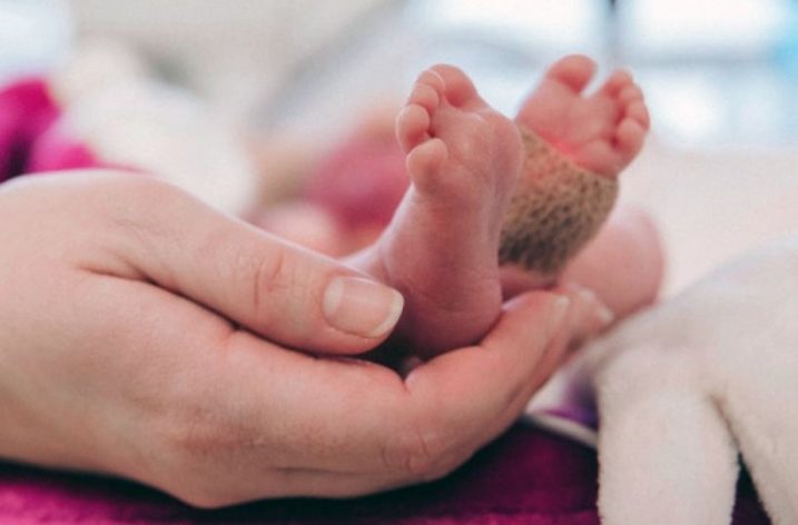 Najmenšie plienočky pre najmenších bojovníkov: Dôležitosť spánku predčasne narodených bábätiek