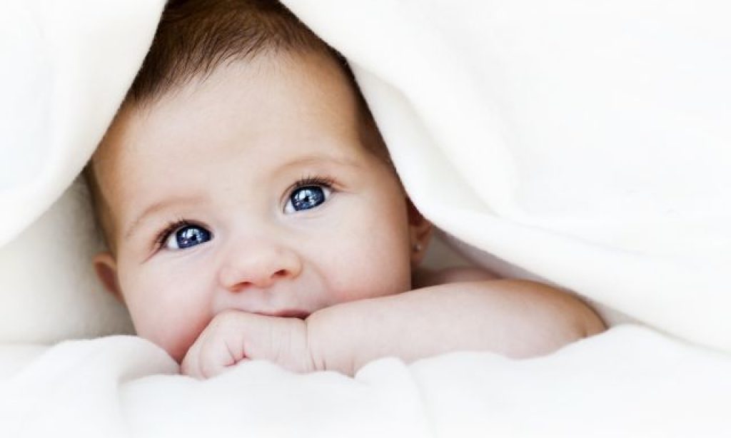 Ako sa vyvíja zrak detí od narodenia do 24 mesiacov